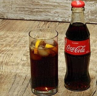 잔에-담긴-콜라