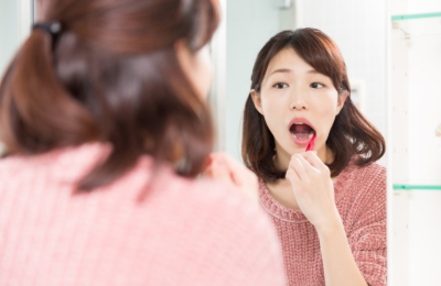 치아와 잇몸의 경계가 검은 원인