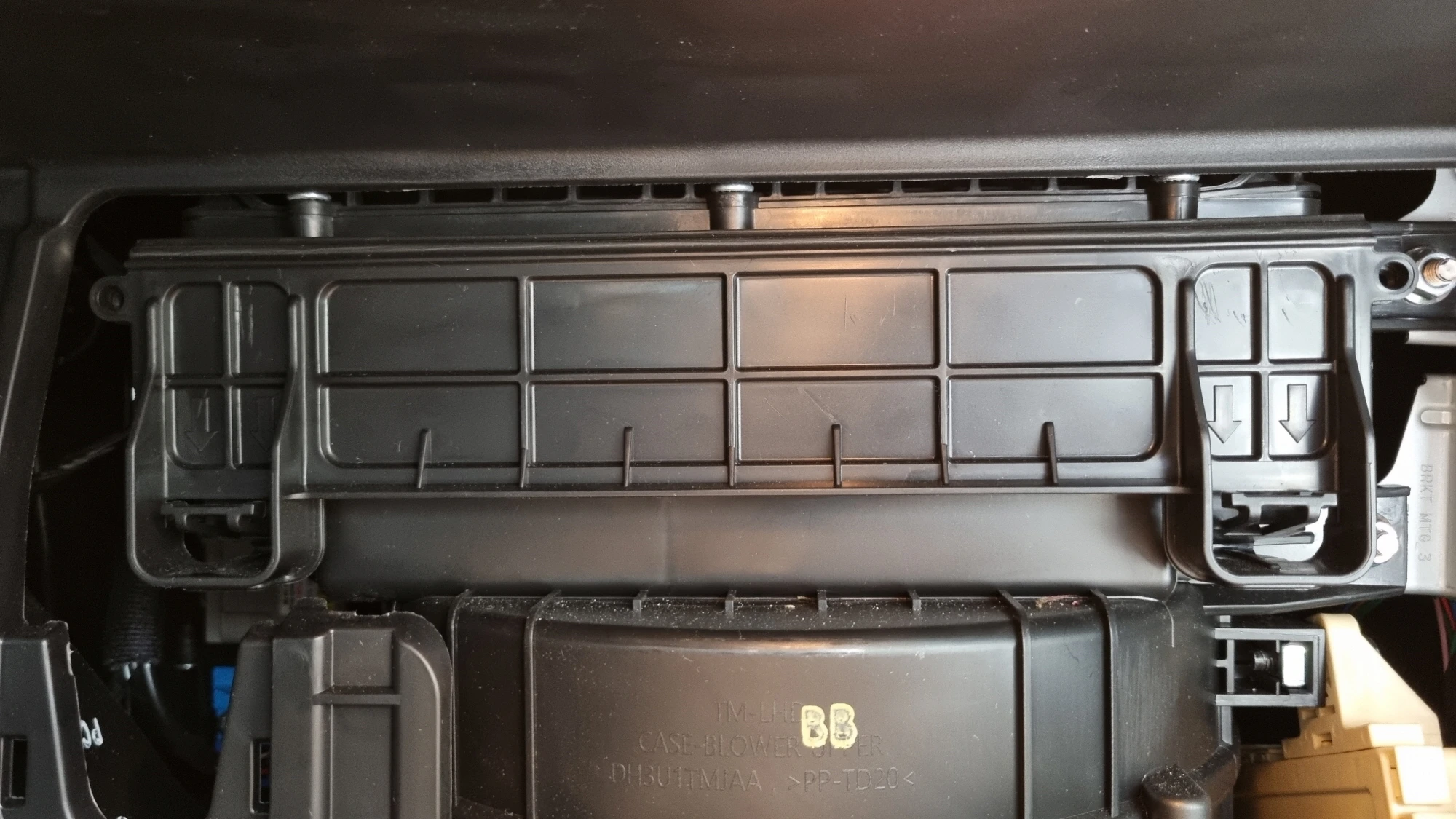 에어컨필터 커버 닫은 모습