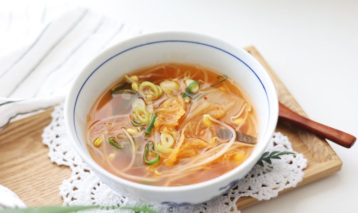김치콩나물국