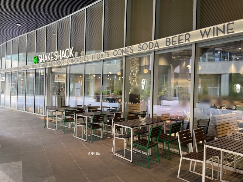 동탄 롯데백화점 햄버거 맛집 쉑쉑버거 - 야외 좌석