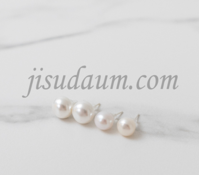 지수다움 - Classic Pearl Earrings