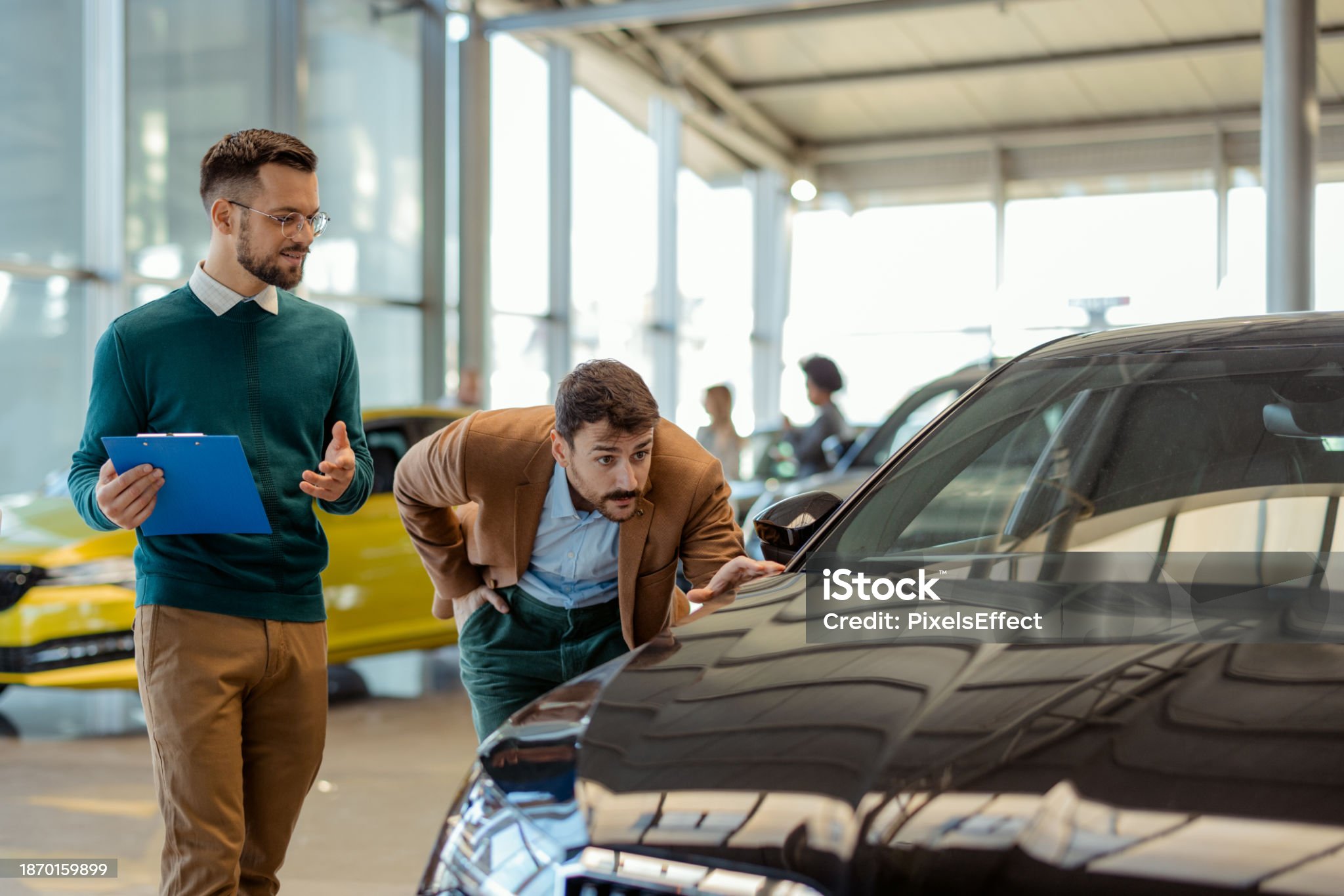 자동차 구매하는 사진