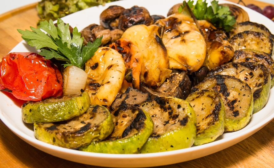 근육이 빠지는 시니어에게 꼭 필요한 식단 전략