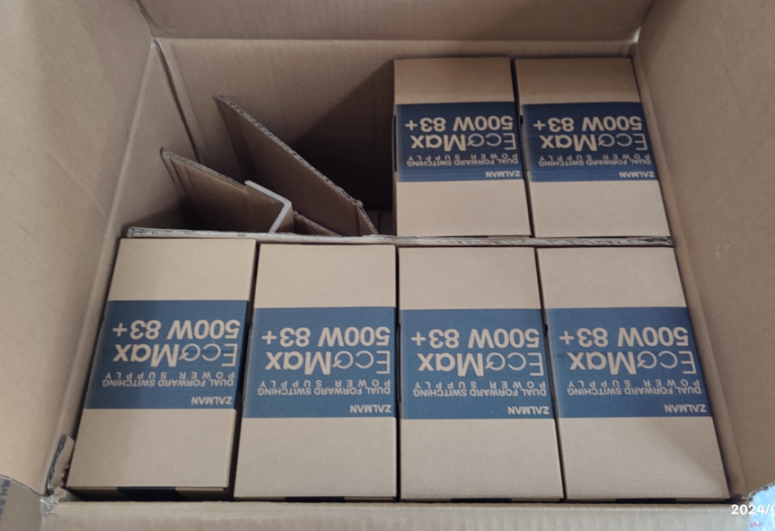 일반 사무용 컴퓨터에 사용되는 ATX용 파워서플라이, 대부분의 사무용 컴퓨터가 이 사이즈의 파워서플라이를 사용합니다.