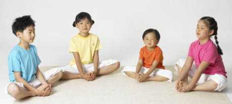 O다리 교정 운동 5가지: 나비자세