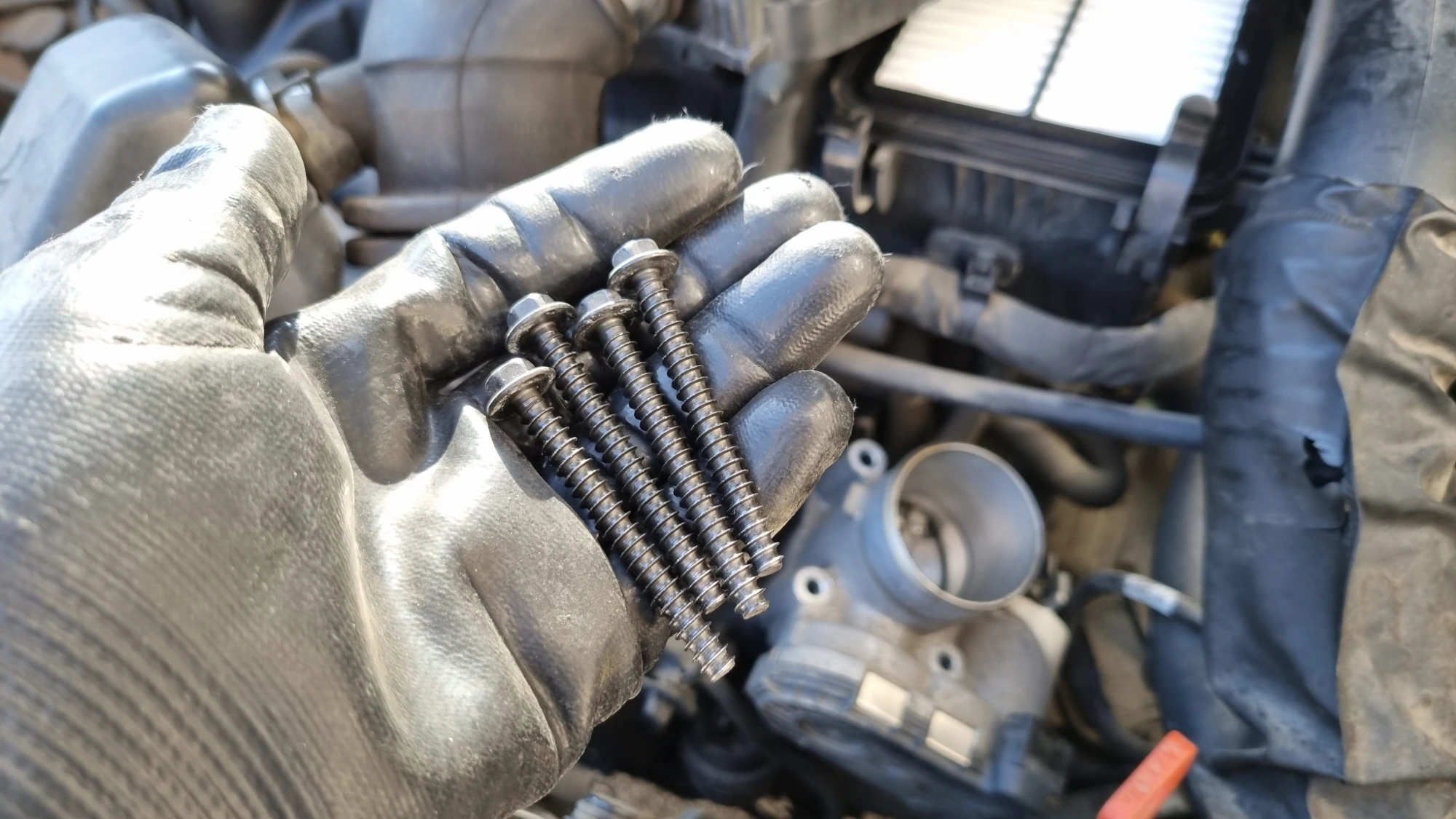 스로틀바디 고정 볼트