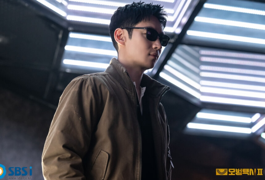 메인 주연 이제훈 사진