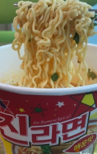 2025년 한국에서 가장 인기 있는 컵라면 TOP 10