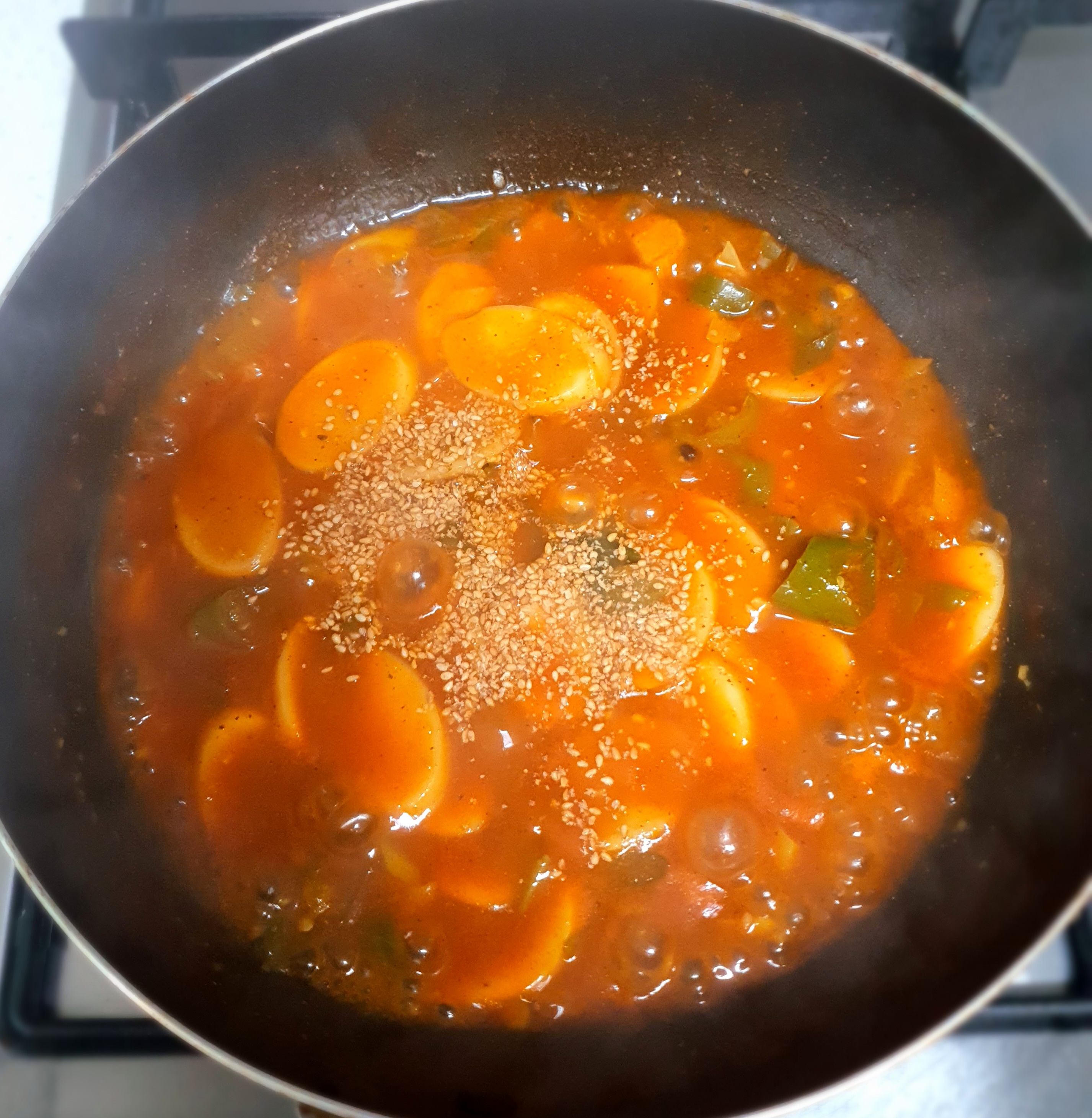 깨가루를-넣으면-고소한-맛이-나요.