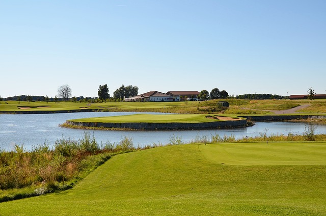 골프장 필드와 호수