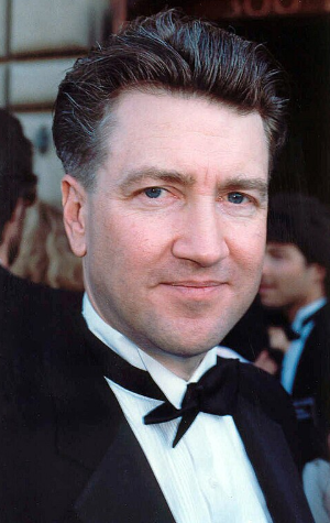 데이비드리니감독의 턱시도 입은 얼굴사진