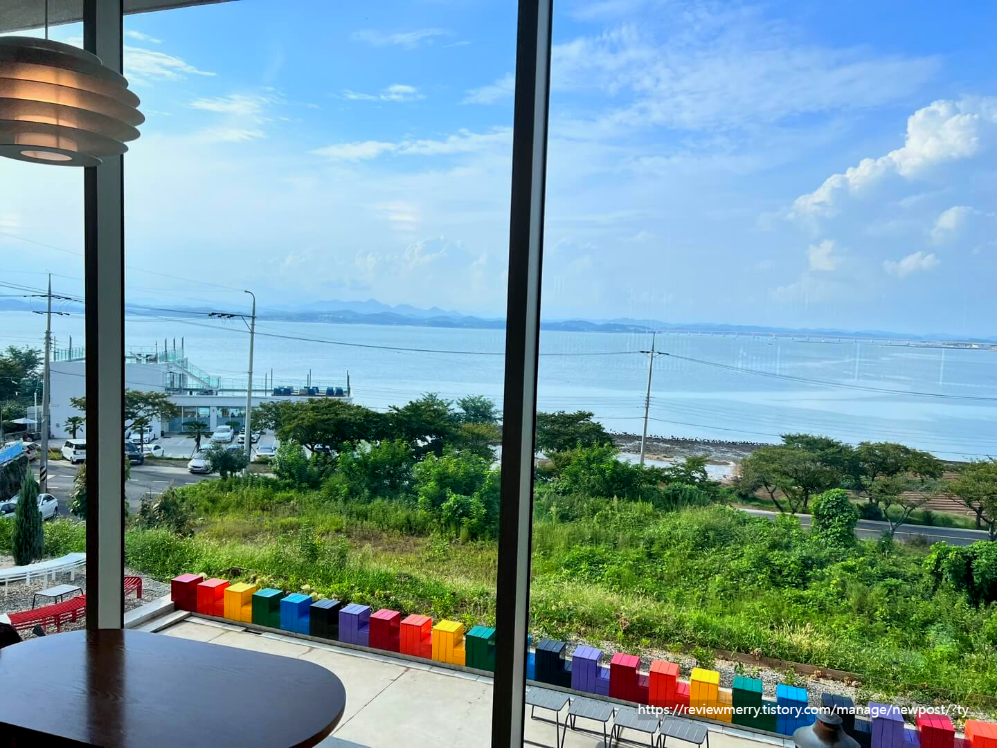 2층 창가자리 뷰