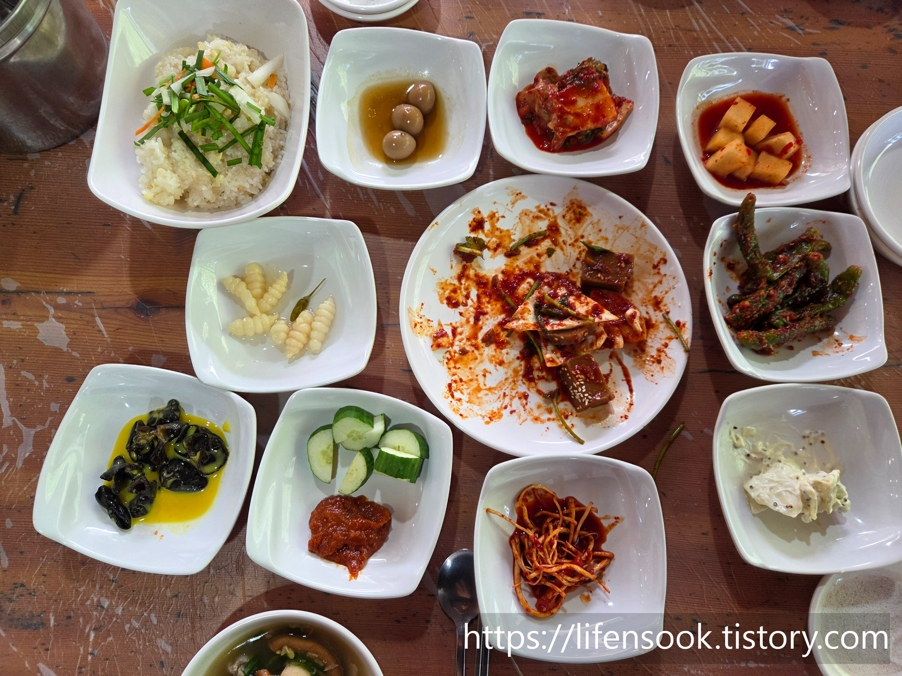 월악산 영봉가든 반찬과 도토리묵무침