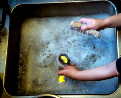 싱크대 배수 안 되는 모습