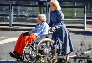 정부 간병비 지원 정책 심층 분석: 환자 가족의 부담은 여전하다