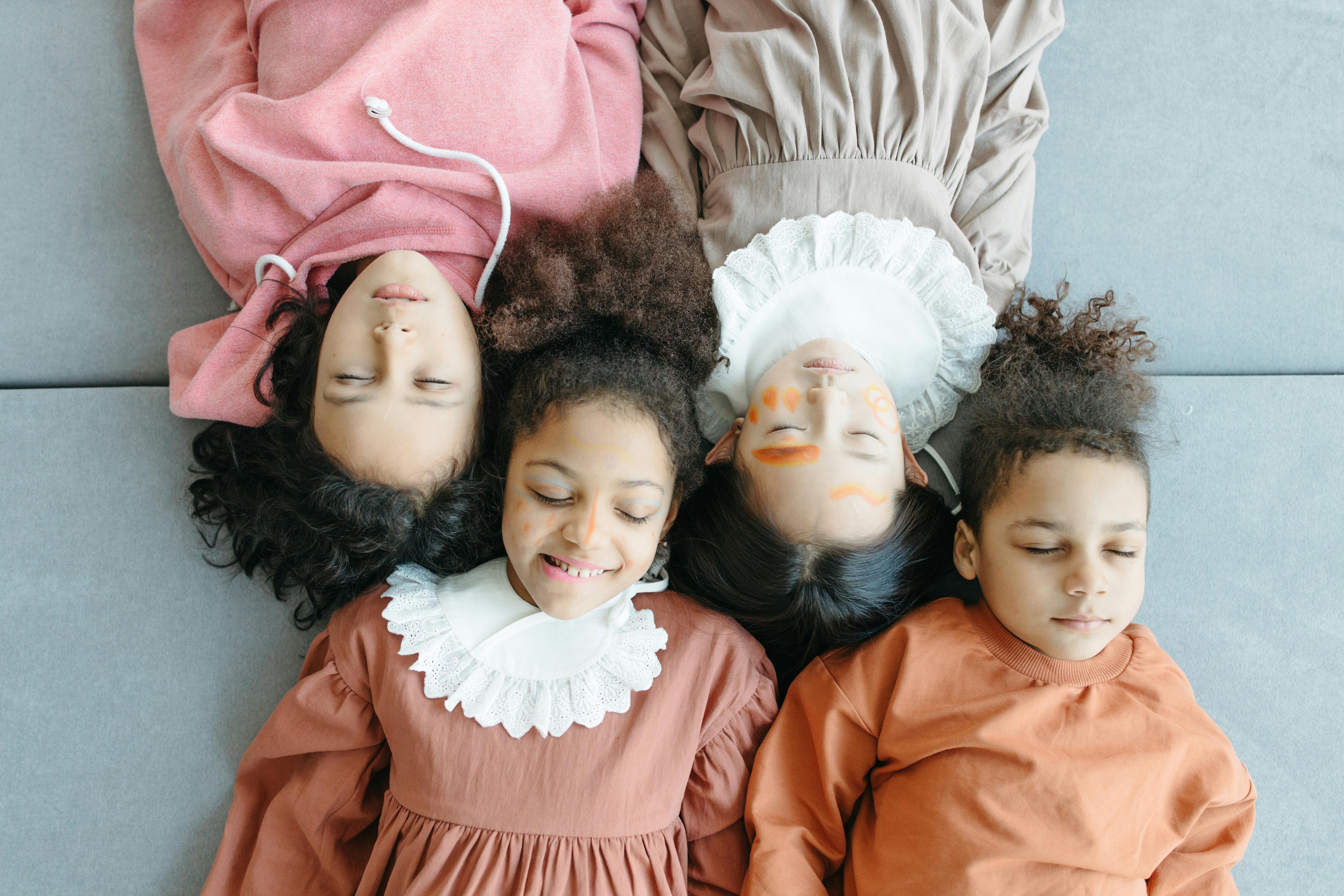 공공장소에서 친구와 싸움을 상징하는 이미지