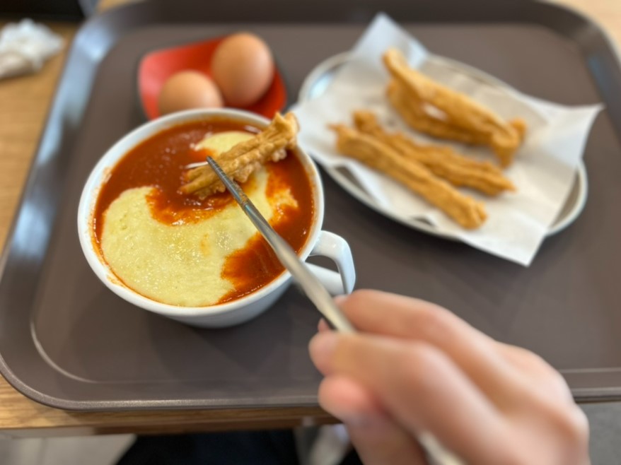 치즈떡볶이 국물에 푸욱 찍어 먹는 오뎅 튀김의 미친 맛