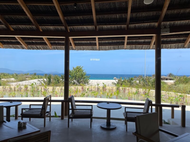 나트랑 아나만다라 아나 샌드 하우스 올데이 식당