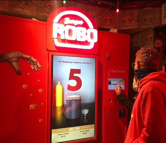 미래의 패스트푸드? AI 햄버거 자판기 VIDEO: The future of fast food? 'RoboBurger' opens in US serving fresh burgers from vending machine