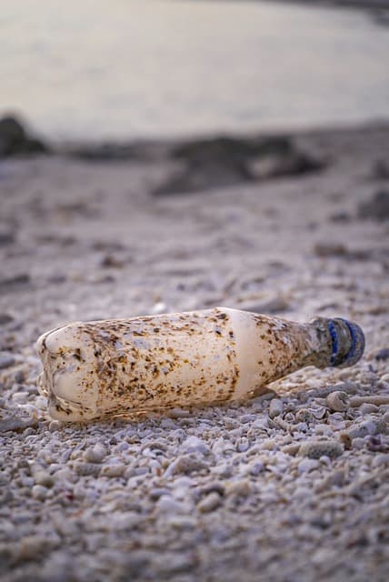 플라스틱 용기 찌든 기름때, 안 닦이면 '이걸' 써보세요!