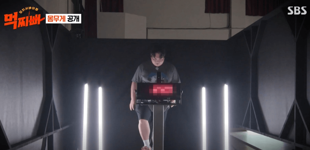 체중계에 올라간 나선욱