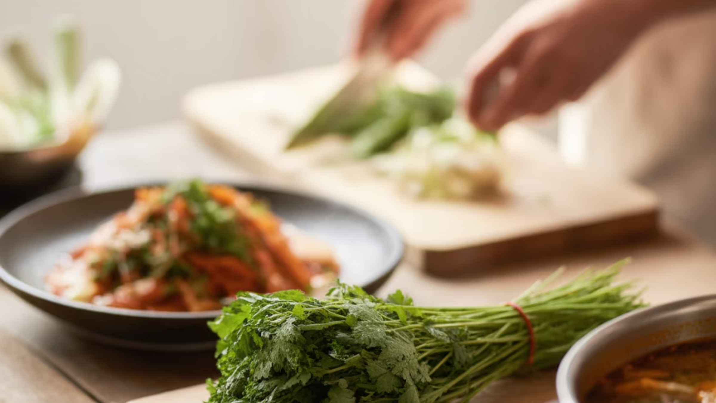 신선한 돌미나리를 활용하여 맛있는 요리(초무침, 전골)를 만드는 레시피 이미지