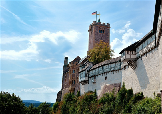 중세 유럽 성당과 성곽 건축의 변화 ❘ 신앙과 방어가 만든 공간의 진화
