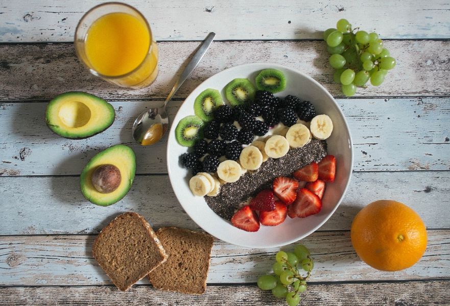 피부 건강을 위한 뷰티 푸드 – 자연스럽게 빛나는 피부 만들기