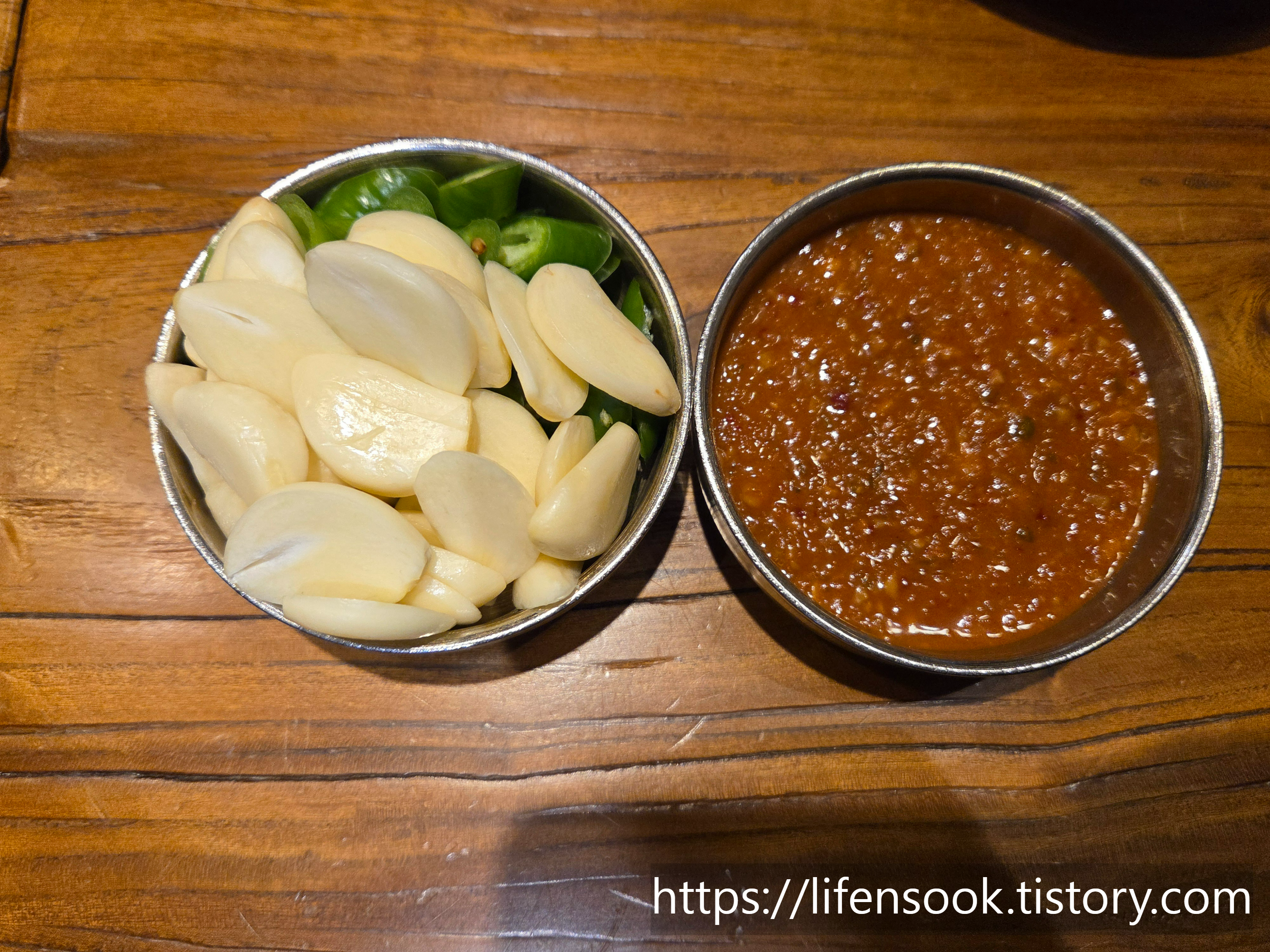 한식당 황금성 고추, 마늘과 쌈장
