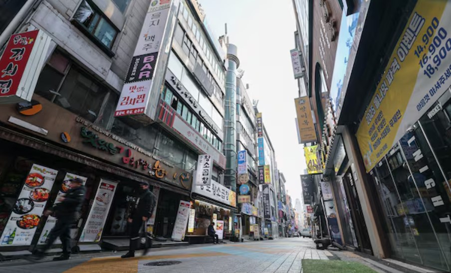 말 그대로 붕괴 직전, 90조 빚의 자영업자들 '이제는 진짜 한계'