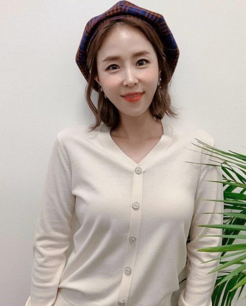 성형 의혹받은 신지