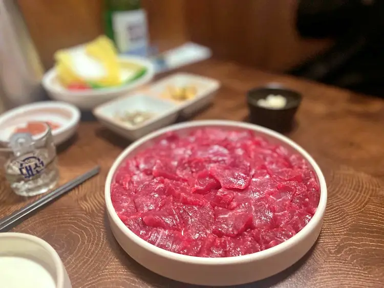 투데이 맛있는 메뉴 뭉티기 육회, 한우 아롱사태 수육, 소고기 전골, 오드레기 맛있는 족발집 추천 부산 수영 광안동 맛집