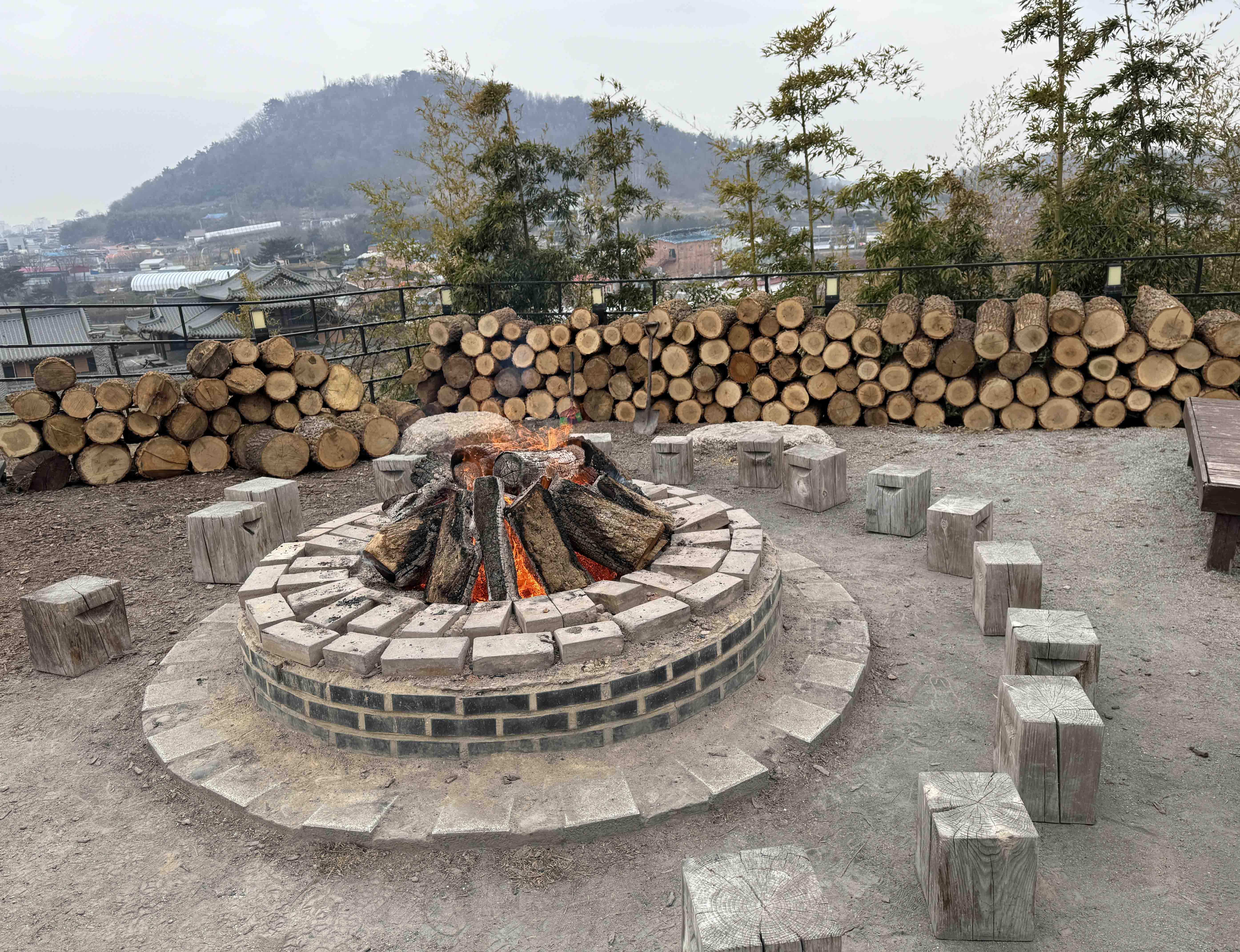 한옥 카페 선은재 삼계탕