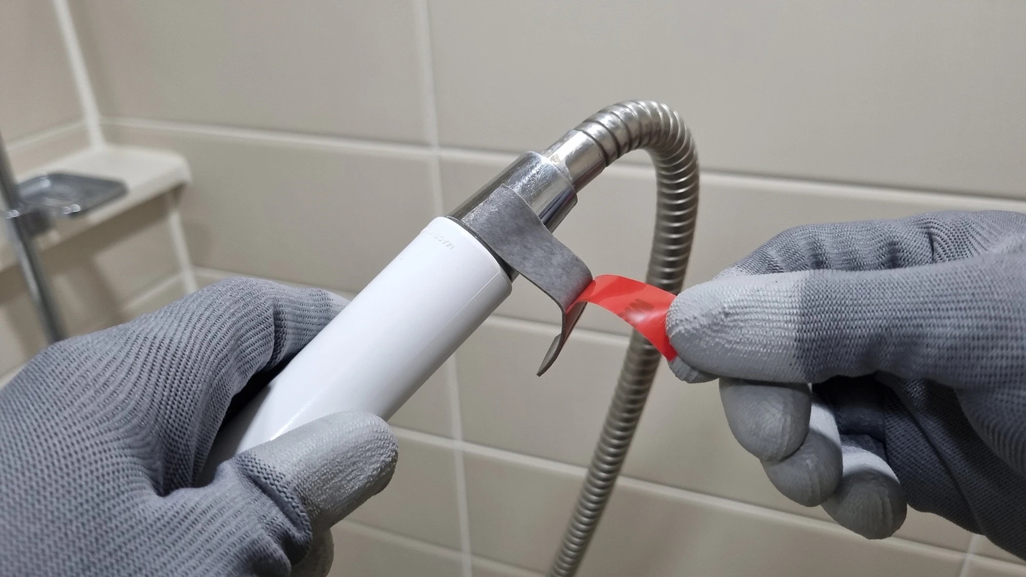 양면테이프 감는 모습