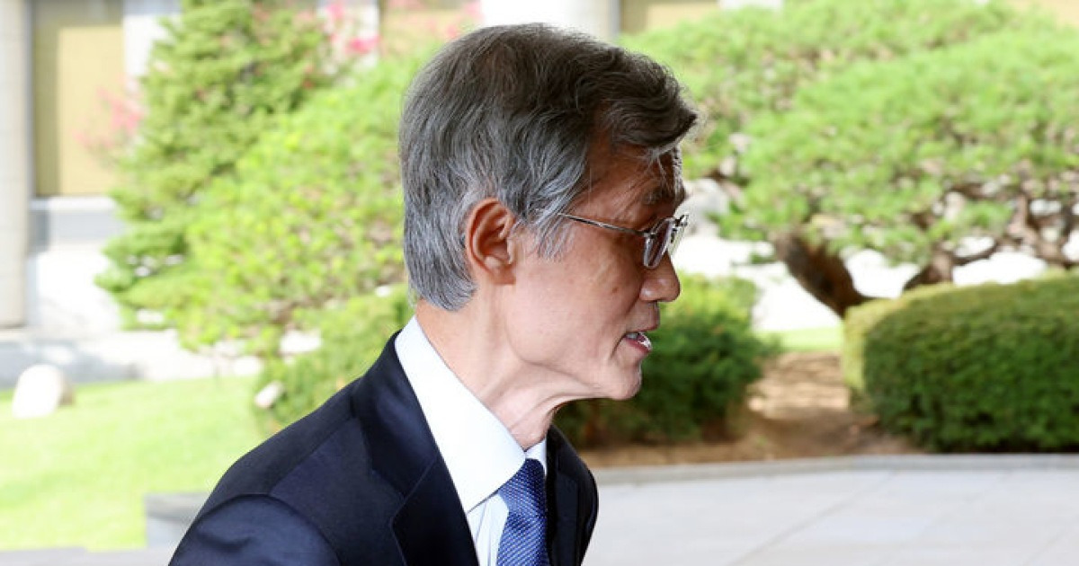 출근하는 조희대 대법원장