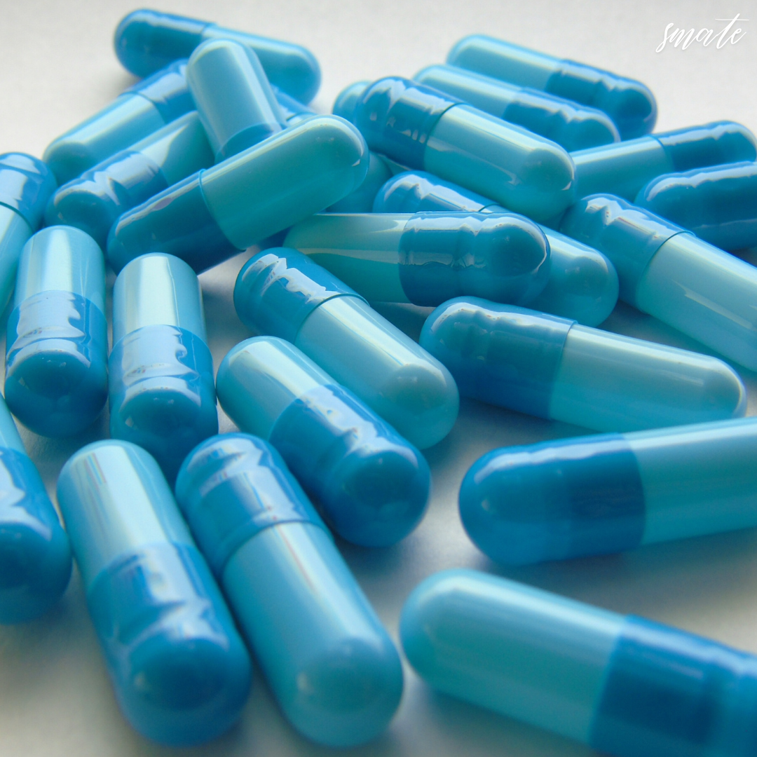 캡슐알약들이 쌓여있는 모습