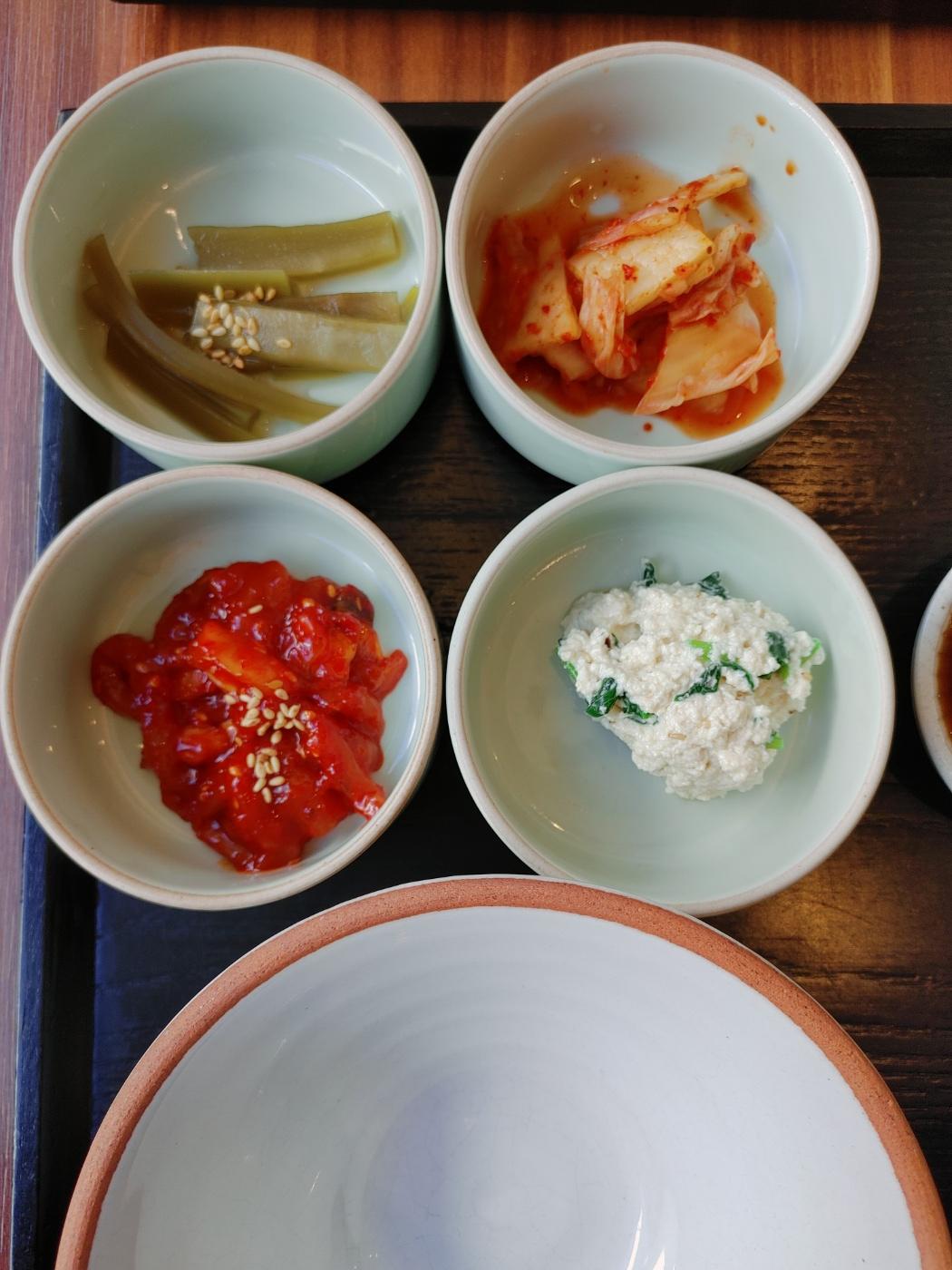 봉리단길 하루담 밑반찬 4가지