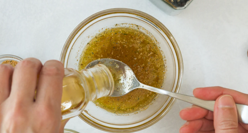 케일과 오일로 만든 드레싱