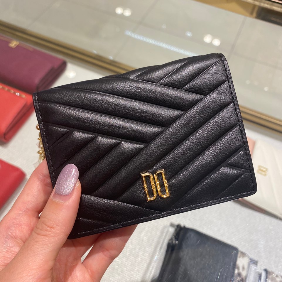 닥스 핸드백 ACC CARLISLE 퀼팅 로고 참장식 반지갑 DCWA0F218BK