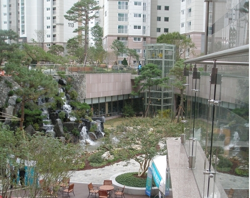 철산 래미안 자이 썬큰 광장