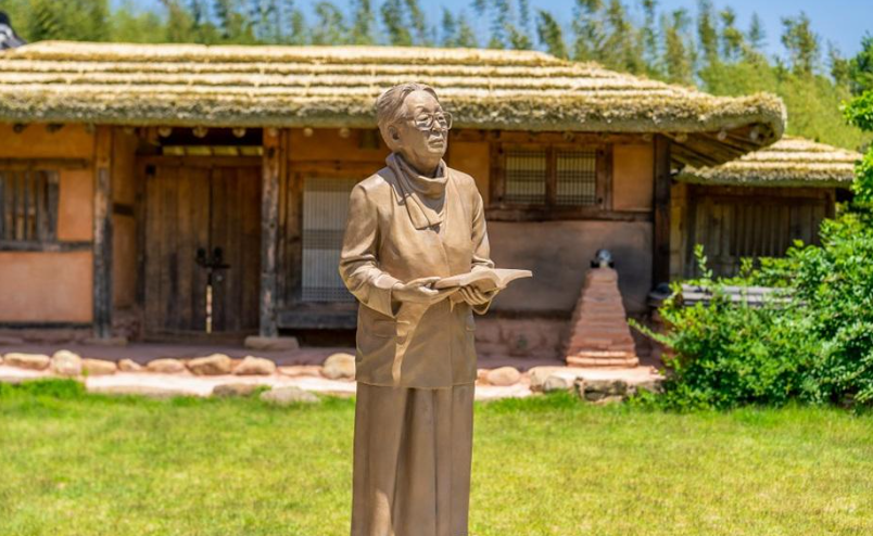 경남-하동-최참판댁-박경리작가-동상