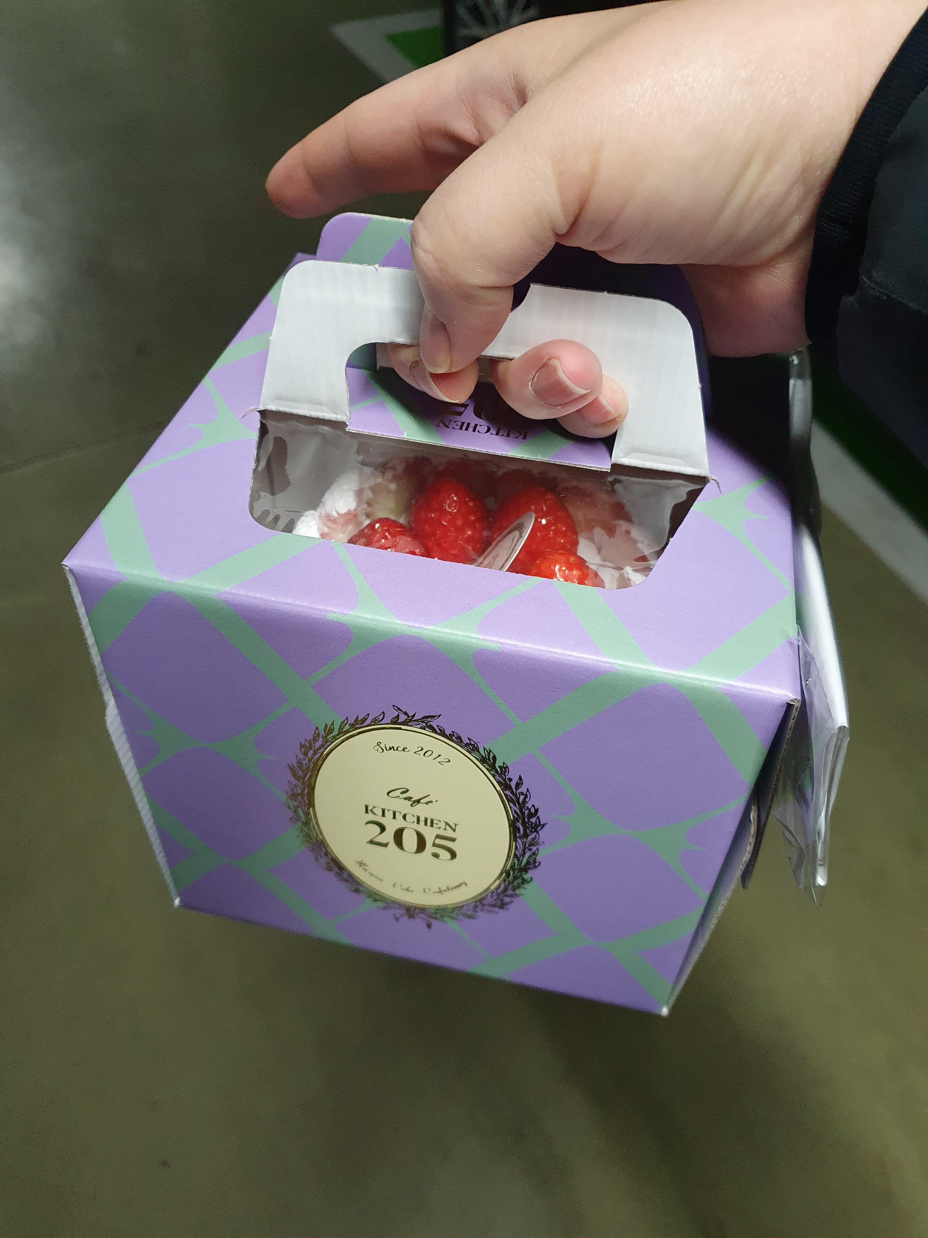 딸기 케이크를 좋아한다면 꼭 가봐야하는 대전 신세계 지하1층 키친205 딸기 케이크