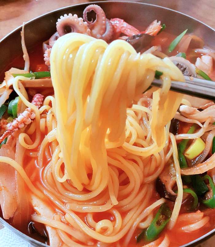 생방송오늘저녁 산더미 해물짬뽕 9천원 홍합 가리비 오징어 새우 다양한 해산물 짬뽕 인천 부평 맛집 추천