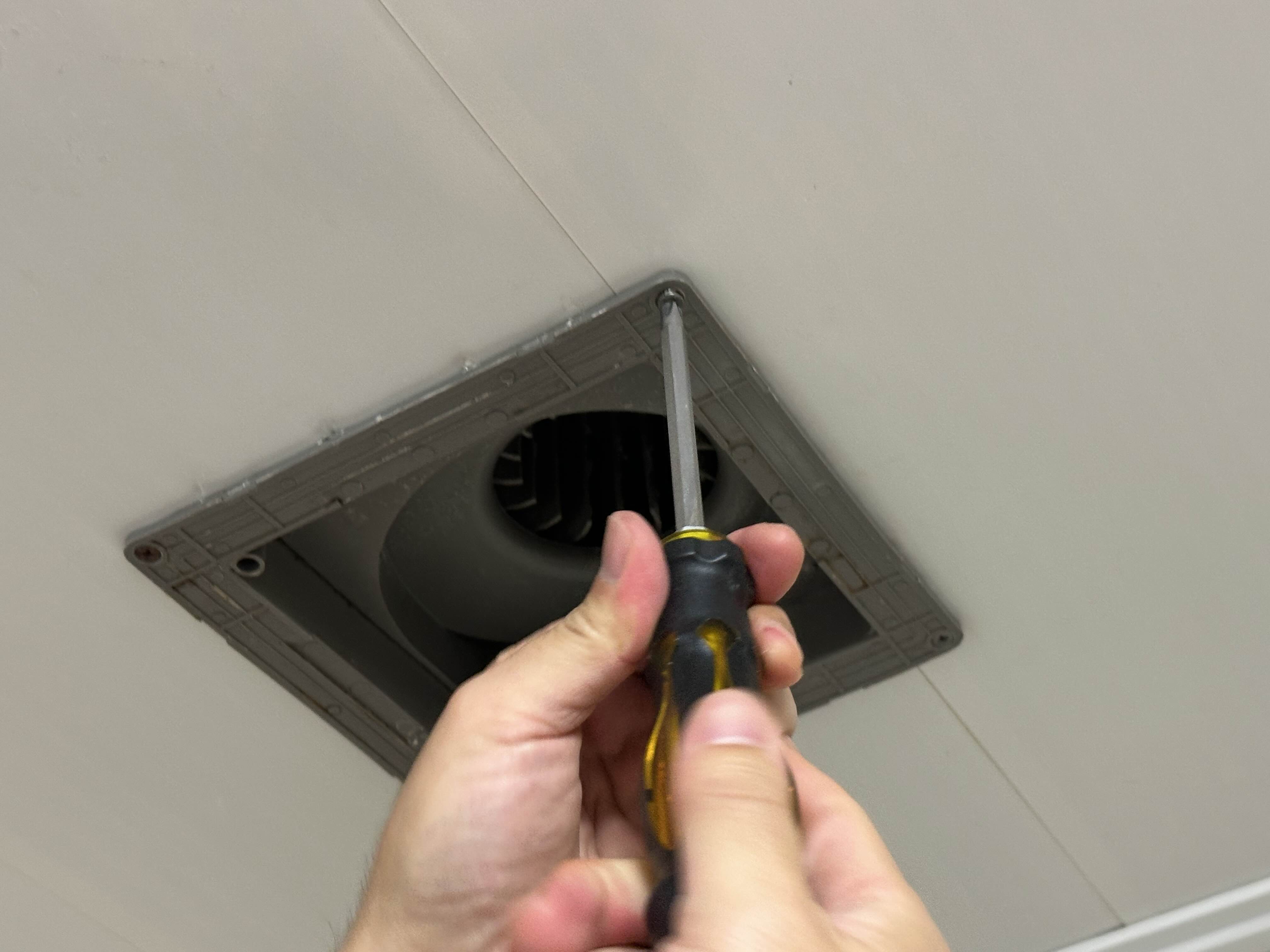 기존 환풍기 해체 작업