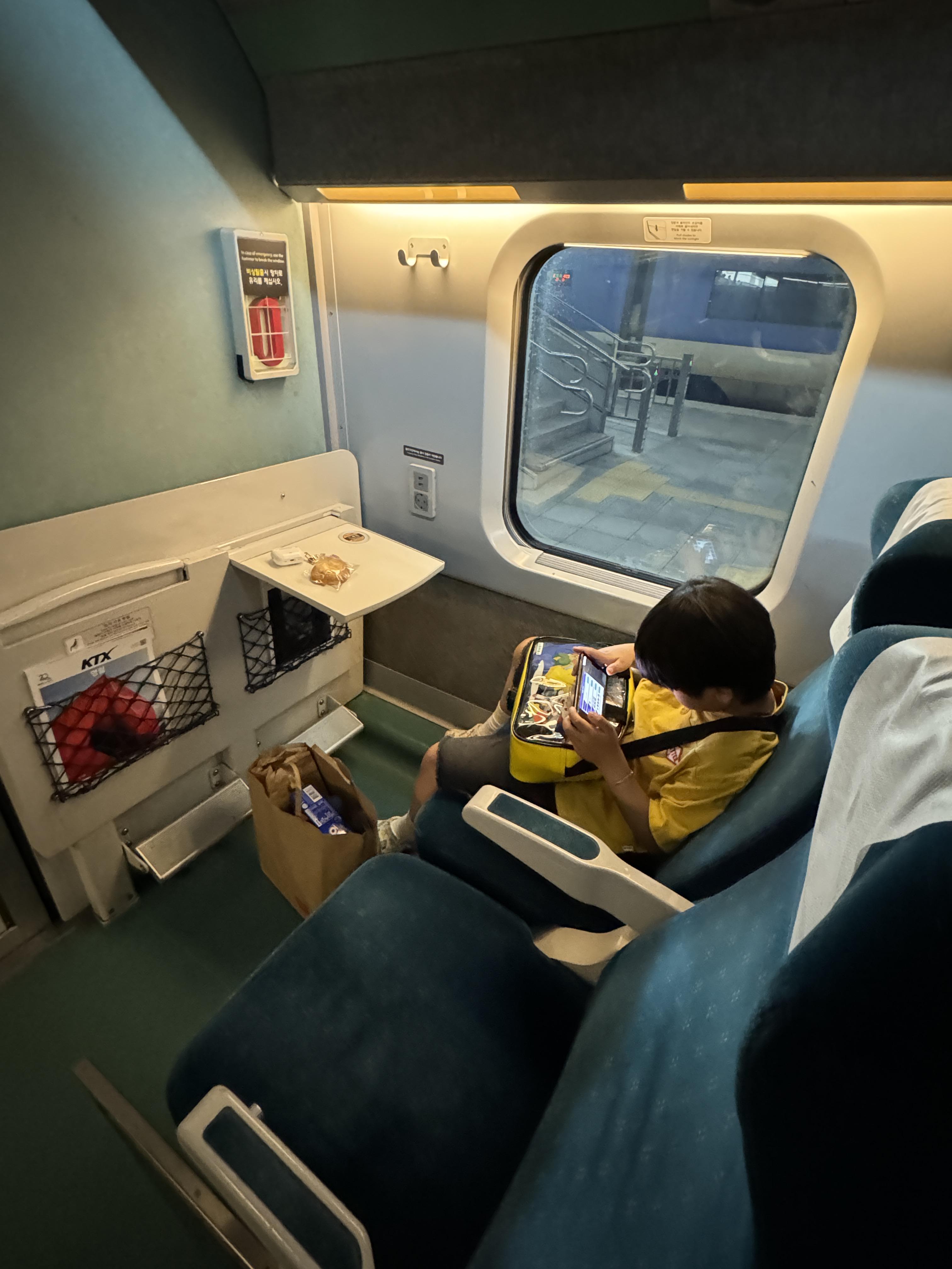 KTX-5호차-14열-여유로운좌석
