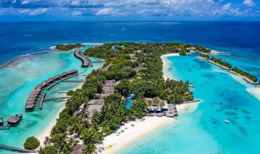 신혼여행 중 '전남친 메시지' 충격! 이혼과 위자료 가능성은?