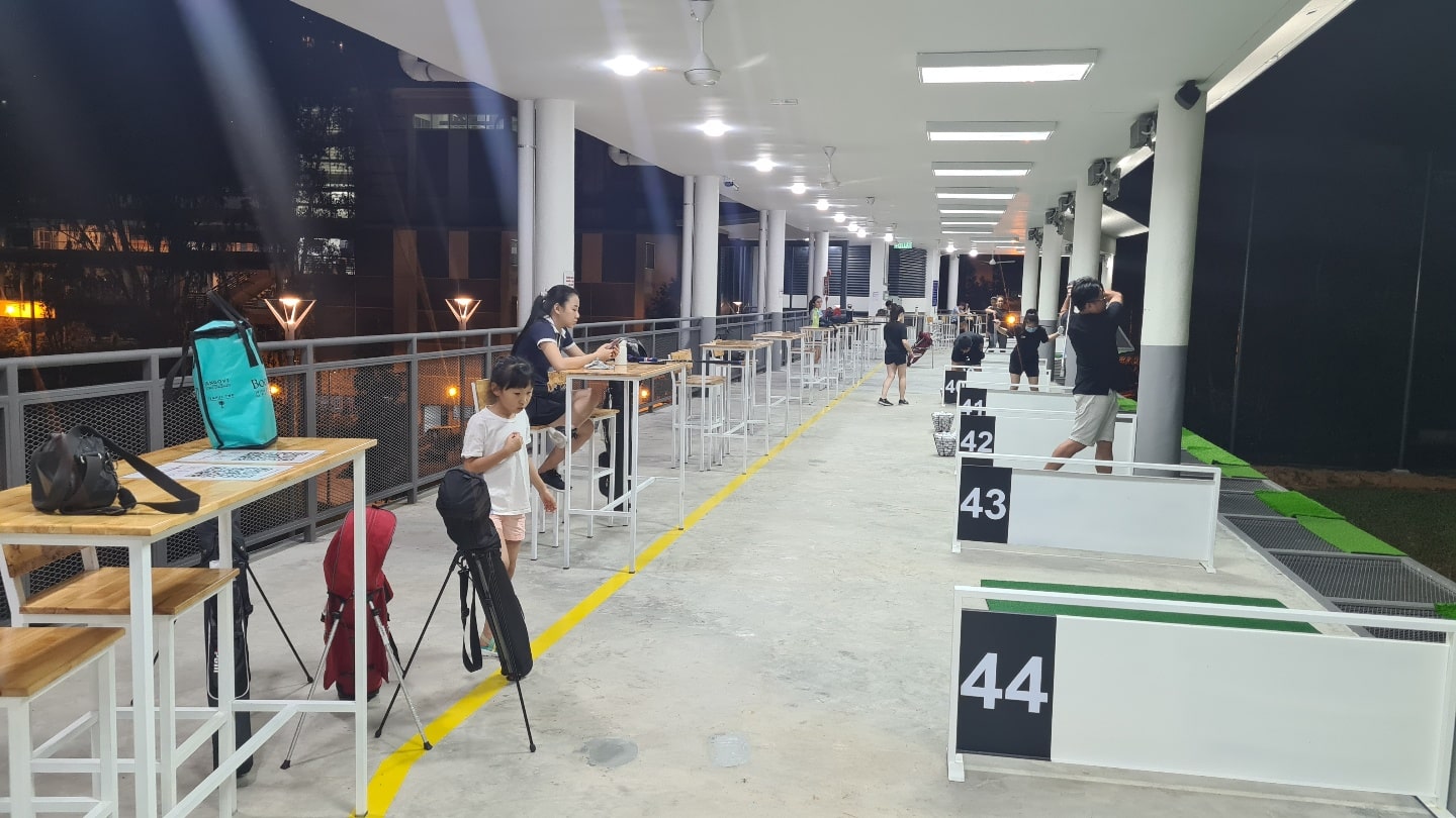 드라이빙 레인지 타석