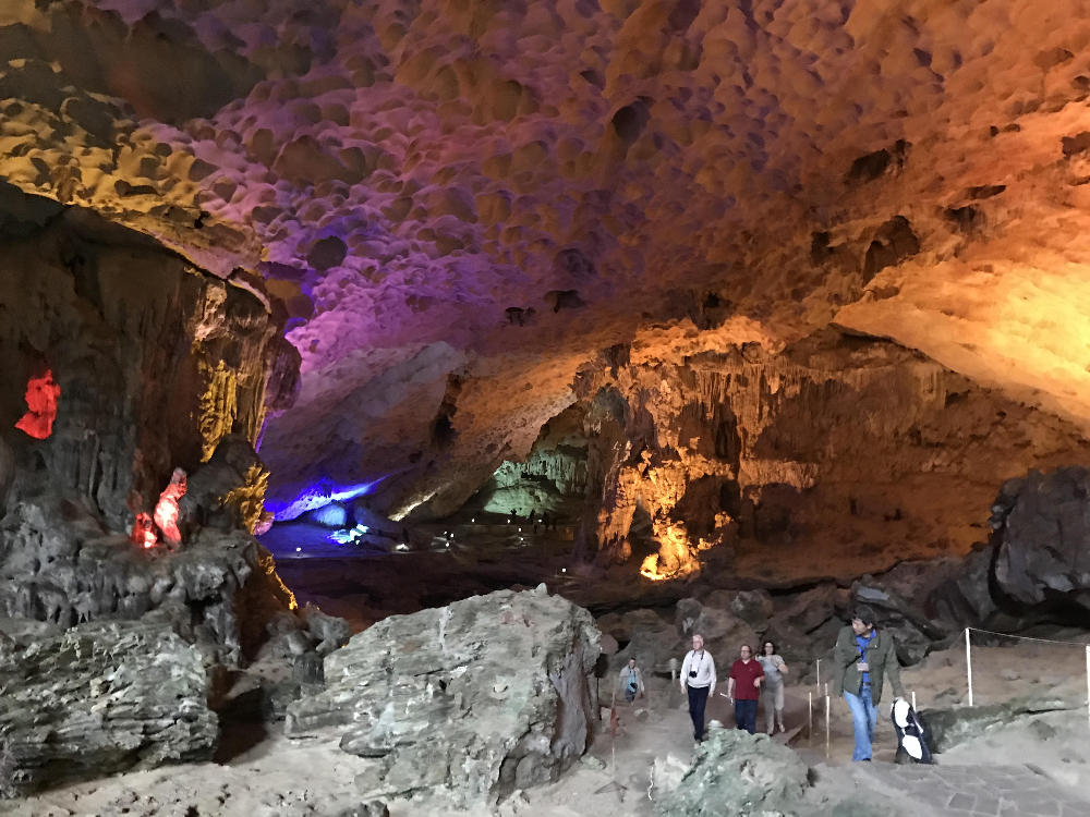 하롱베이 승솟동굴1