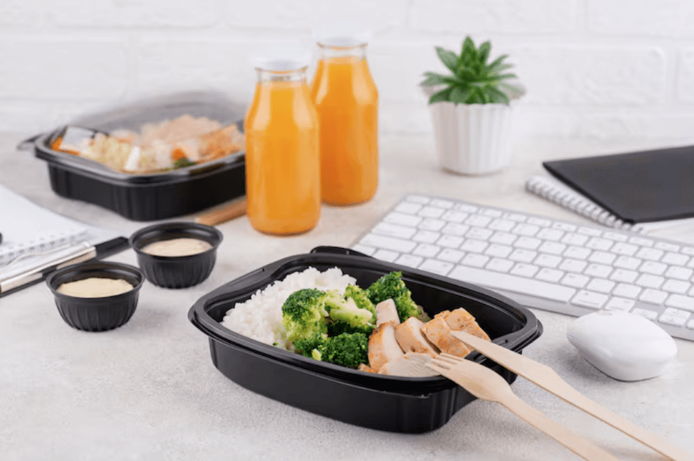 몸에 좋은 음식을 먹는 모습